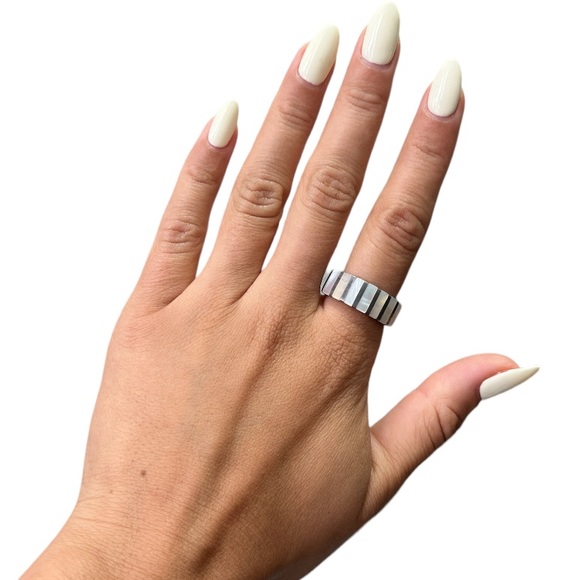 Vintage Jewelry - Sterling Silver Ring with Mother of Pearl Inlay Accents Sz 8.5